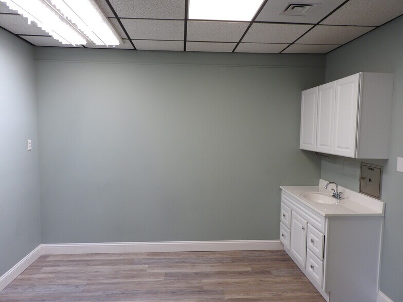 More Photos Of 104 S Estes Dr, Chapel Hill Medical For Lease