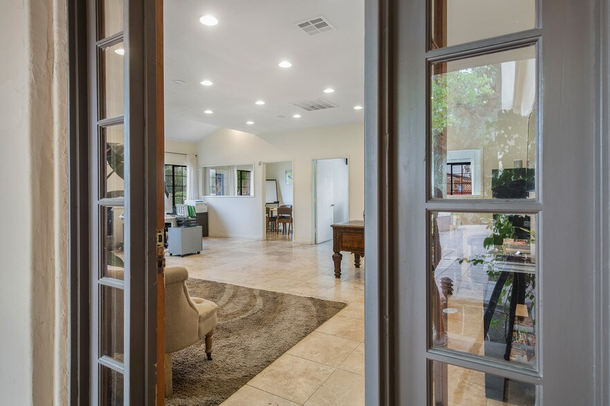 More Photos Of 51370 Avenida Bermudas, La Quinta Office Residential For Sale