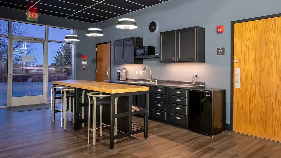More Photos Of 4060 29th St SE, Kentwood Freestanding For Lease