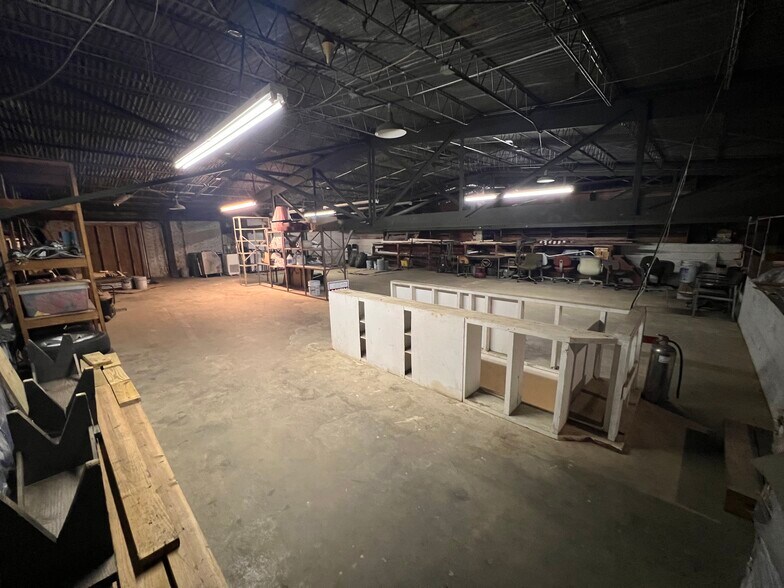 More Photos Of 622 W Texas Ave, Baytown Storefront Retail Office For Lease