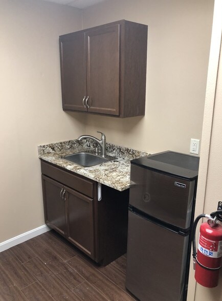 More Photos Of 120 Lavan St, Warwick Office For Lease