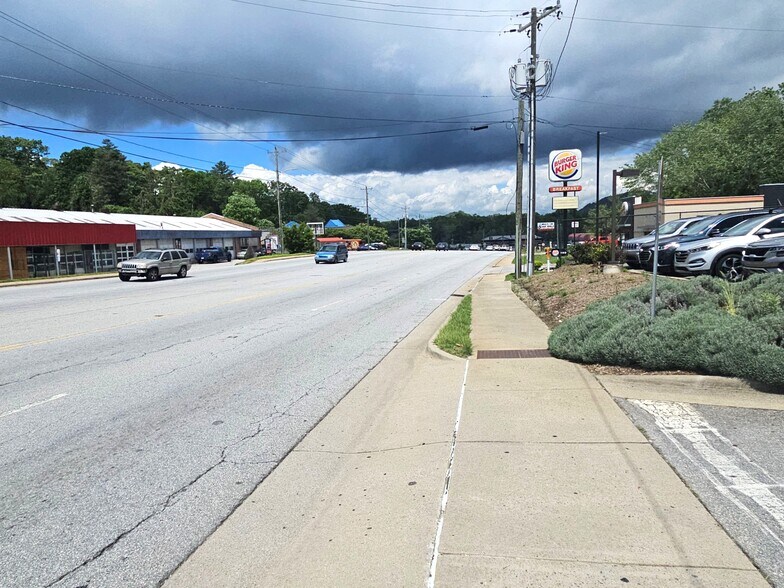 More Photos Of 1216 Asheville Hwy, Hendersonville Auto Dealership For Lease