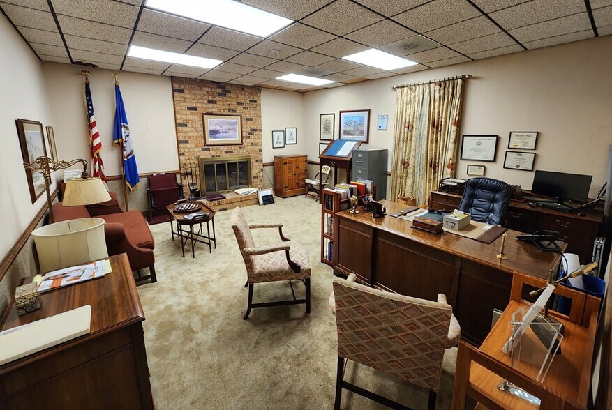 More Photos Of 930 Winfield Rd, Petersburg Light Distribution For Sale