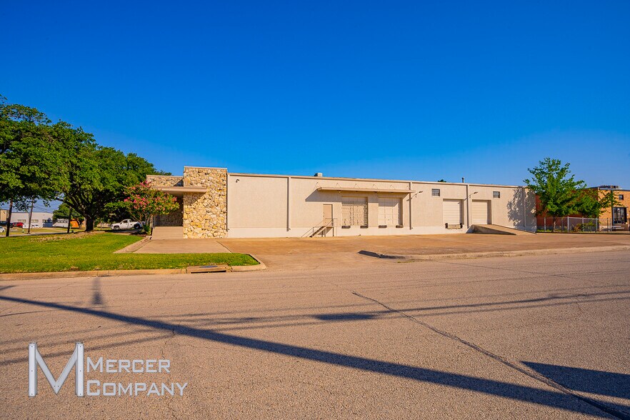 More Photos Of 8400 Directors Row, Dallas Warehouse For Lease