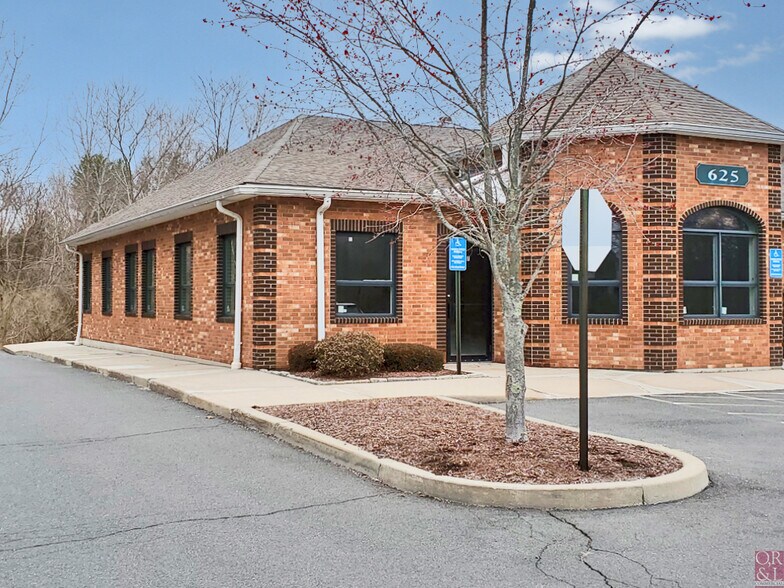 More Photos Of 625 Clark Ave, Bristol Medical For Lease