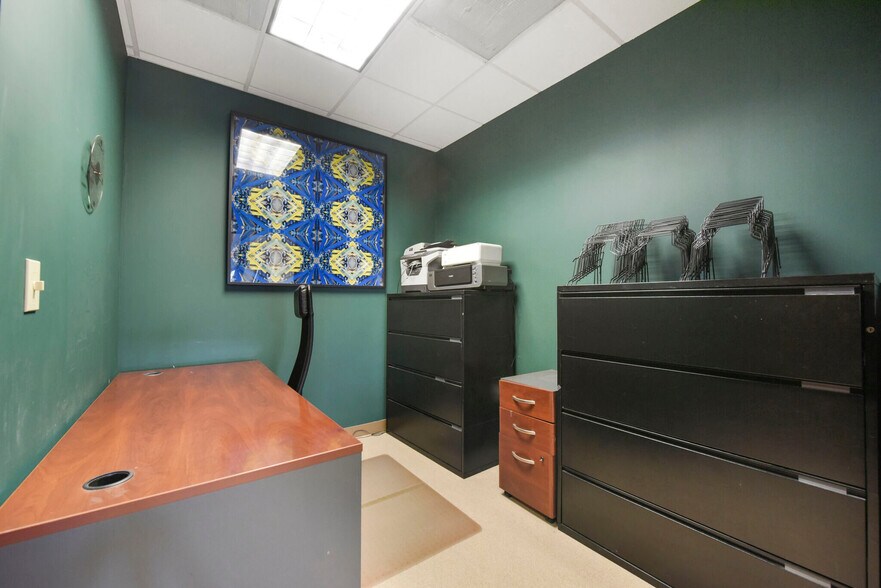 More Photos Of 46175 Westlake Dr, Sterling Medical For Sale