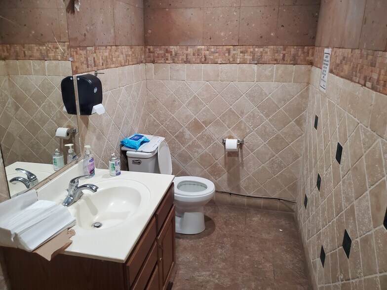 More Photos Of 955 E Main St, Mesa Freestanding For Sale