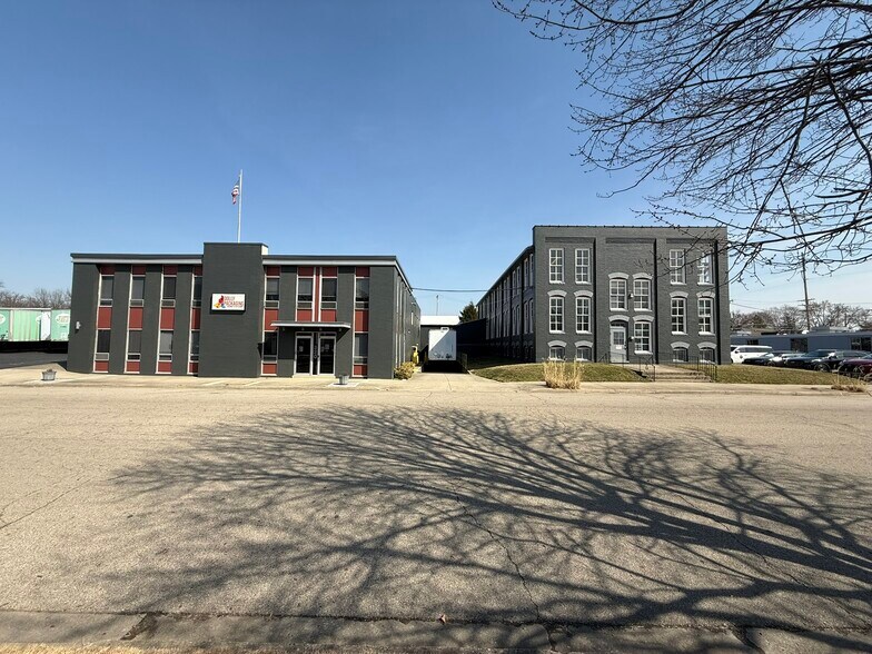 More Photos Of 320 N Fourth St, Tipp City Light Distribution For Lease