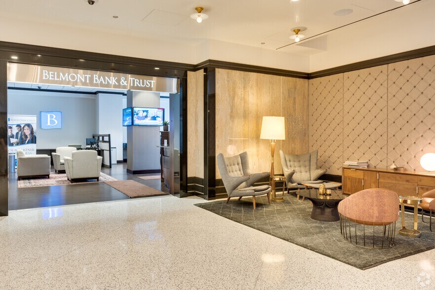 More Photos Of 121 W Wacker Dr, Chicago Office For Sale