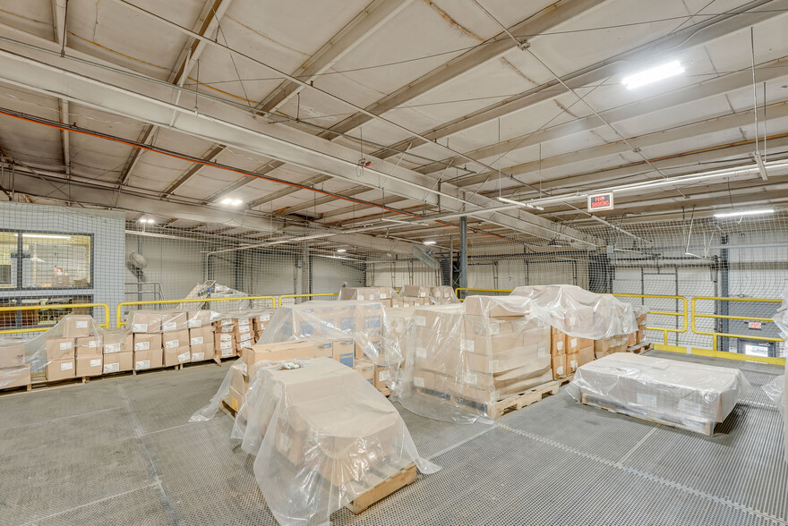 More Photos Of 400 Great Lakes Pky, Bellevue Warehouse For Sale