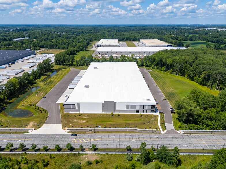 More Photos Of 8200 Smith's Mill Rd, New Albany Distribution For Lease