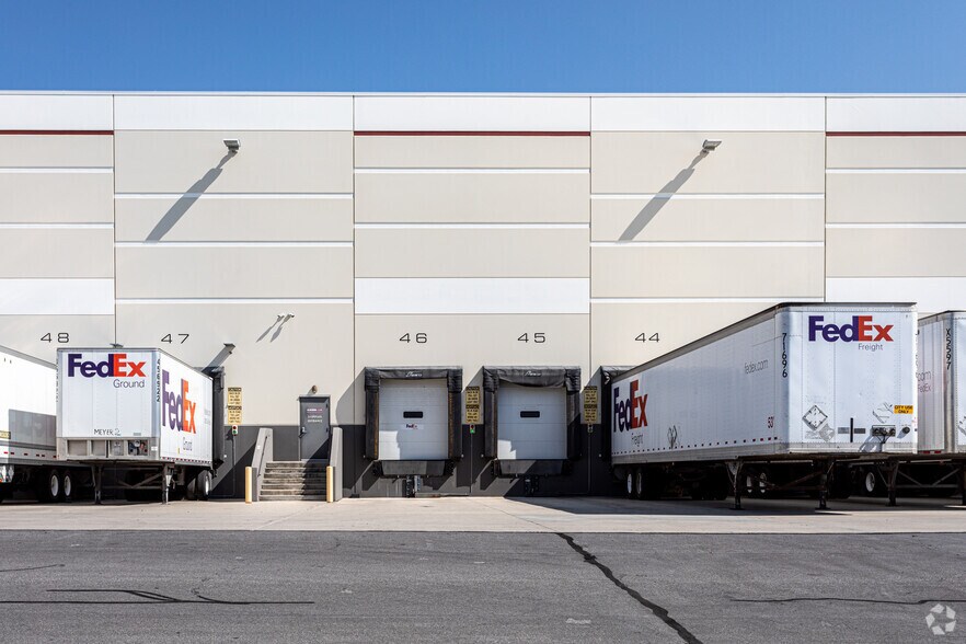 More Photos Of 1555 S Gramercy Rd, Salt Lake City Warehouse For Lease