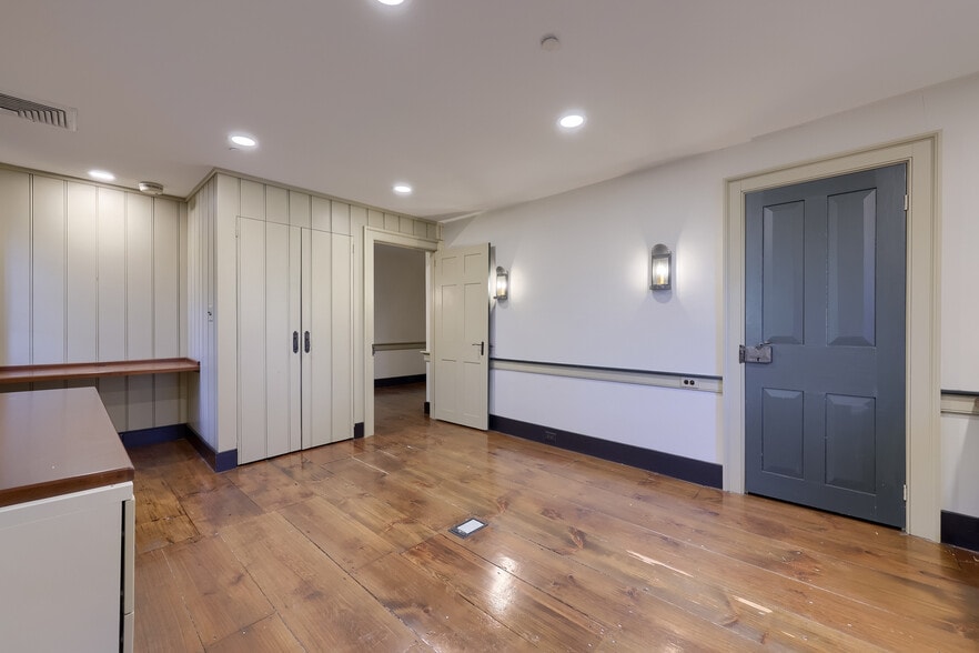 More Photos Of 711 Hartman Station Rd, Lancaster Office Residential For Lease