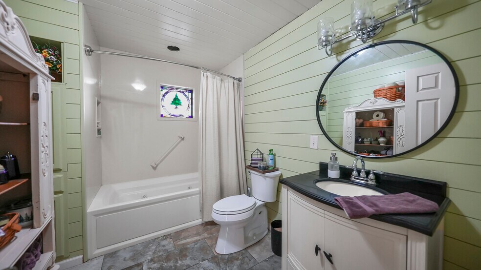 More Photos Of 1117 Dogwood Rd, Lake Ozark Multifamily For Sale