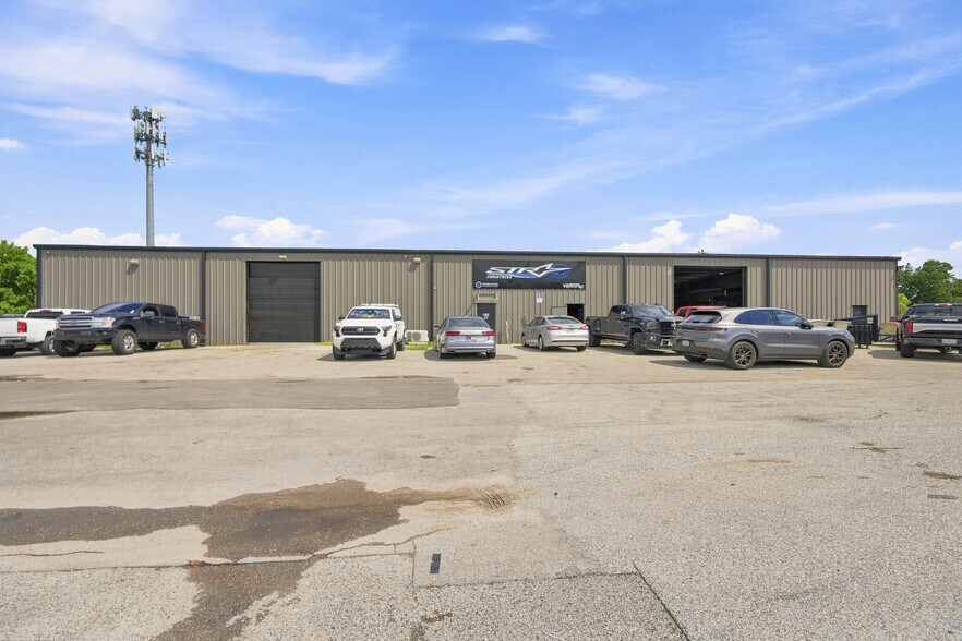 More Photos Of 3535 Dora St, Fort Myers Industrial For Sale