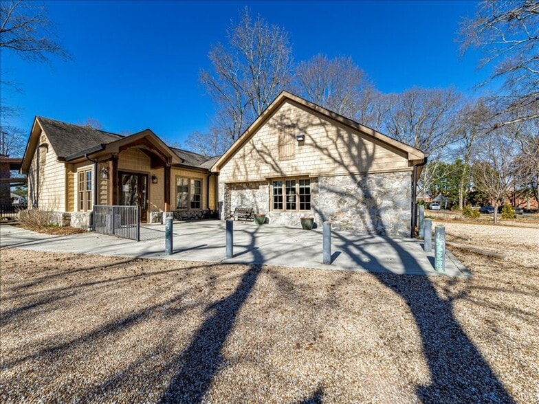 More Photos Of 2057 Grayson Hwy, Grayson Freestanding For Sale