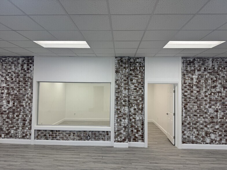 More Photos Of 1288 N Tamiami Trl, North Fort Myers Office For Sale