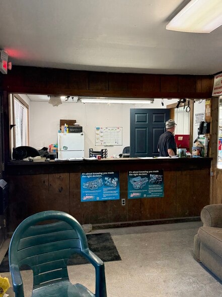 More Photos Of 916 Pleasant Grove Rd, Westmoreland General Retail For Sale