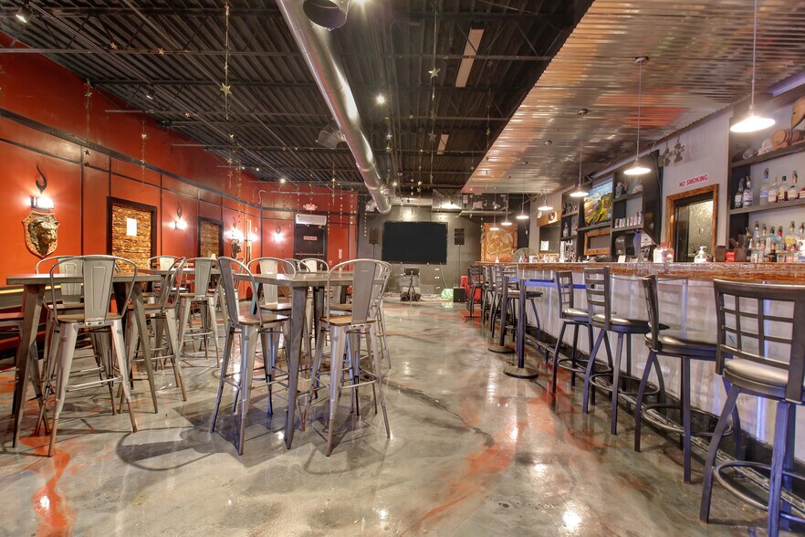 More Photos Of 7716 N Main St, Jonesboro Freestanding For Sale