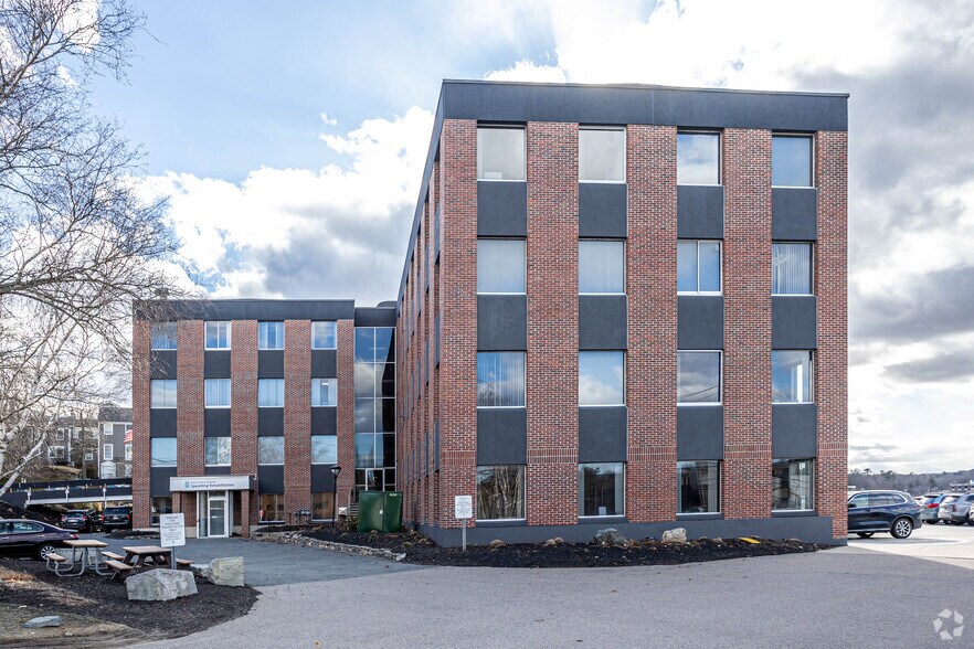 More Photos Of 65 Walnut St, Wellesley Medical For Lease