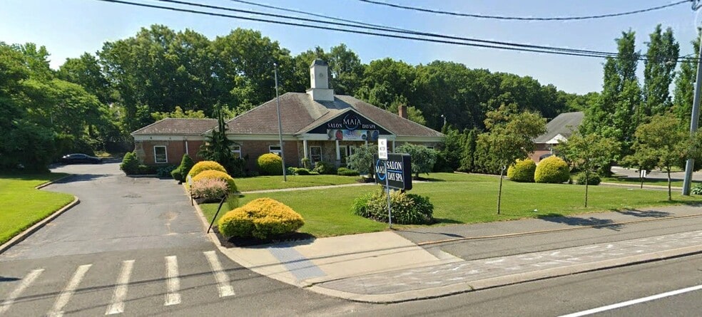 Primary Photo Of 725 Smithtown Byp, Smithtown Freestanding For Sale