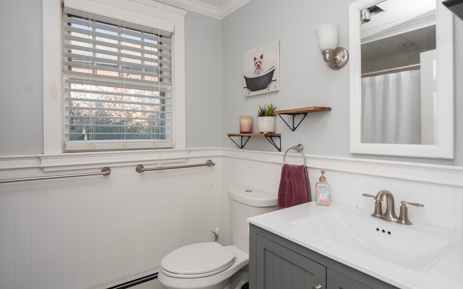 More Photos Of 999 Aquidneck Ave, Middletown Flex For Sale