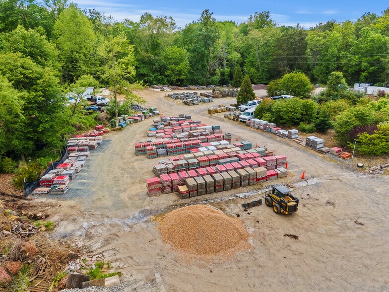 More Photos Of 11501 Popes Head Rd, Fairfax Garden Center For Sale