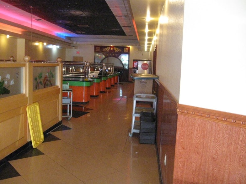 More Photos Of 607 SE Everett Mall Way, Everett General Retail For Lease