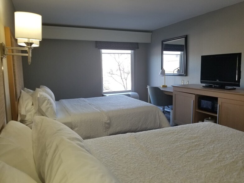 More Photos Of 7852 W Parkway Blvd, Tulsa Hotel For Sale