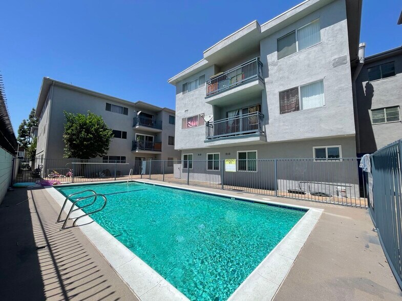 More Photos Of 8070 Langdon Ave, Van Nuys Apartments For Sale