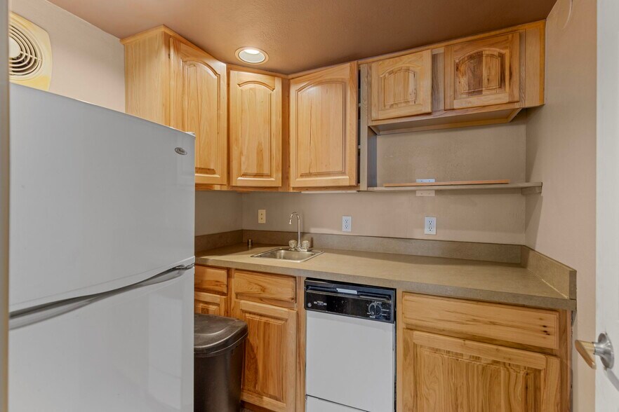 More Photos Of 2336 Pearl St, Boulder Office For Lease