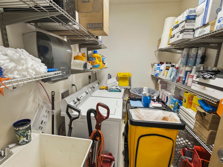 More Photos Of 308 Main St, Olathe Medical For Lease