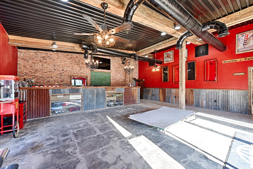 More Photos Of 920 W Mason St, Mabank Manufacturing For Sale