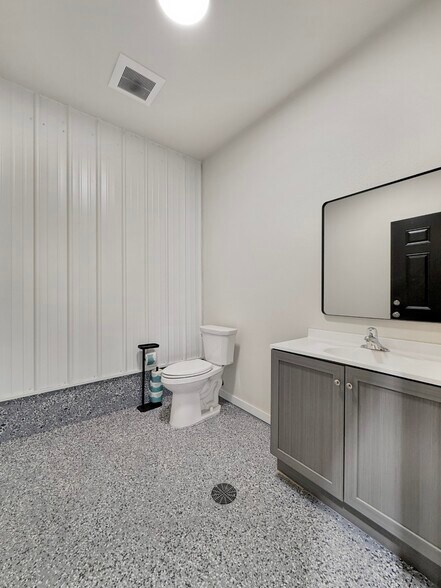 More Photos Of 3050 Highway 52 South, Minot Flex For Lease