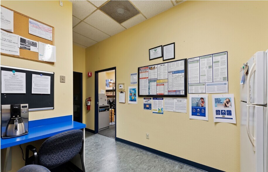 More Photos Of 3010 Clairemont Dr, San Diego Freestanding For Lease