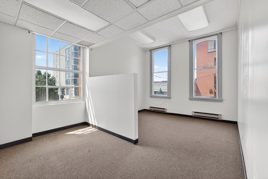More Photos Of 327-329 W Fayette St, Syracuse Loft Creative Space For Lease