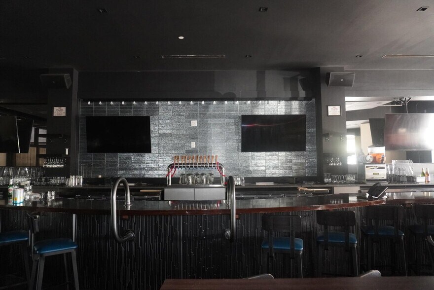 More Photos Of 730-760 Coleman Blvd, Mount Pleasant General Retail For Lease