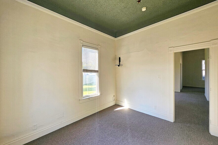 More Photos Of 1101 W Burbank Blvd, Burbank Office Residential For Lease