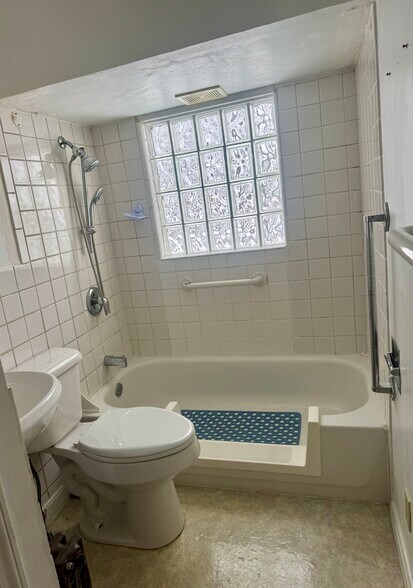 More Photos Of 374 Niles Cortland Rd SE, Warren Specialty For Sale