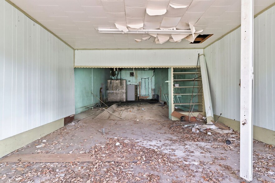 More Photos Of 114-116 W Broadway, Fulton Multifamily For Sale
