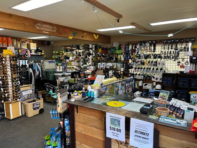 More Photos Of 38454 Pioneer Blvd, Sandy General Retail For Sale