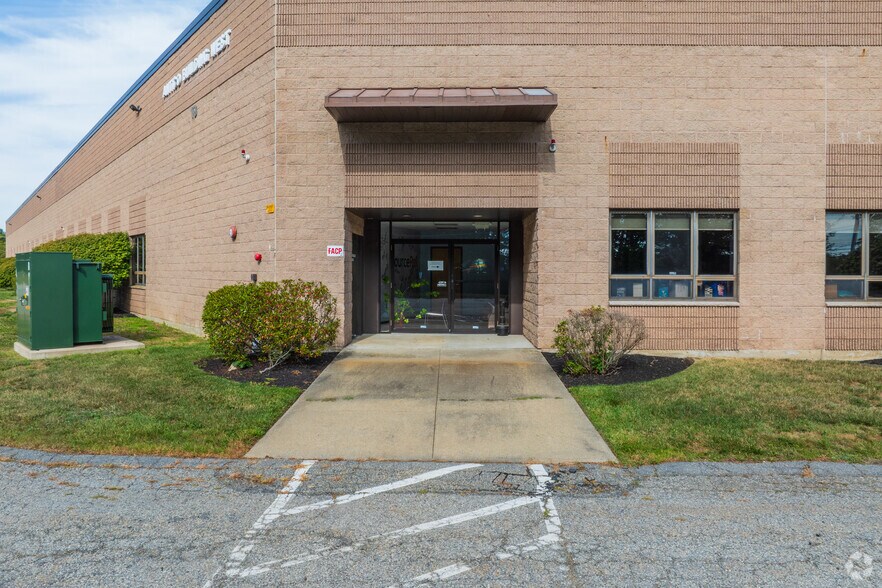 More Photos Of 19 Alexander Rd, Billerica Warehouse For Lease