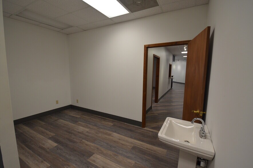 More Photos Of 805 N Center St, Statesville Supermarket For Lease