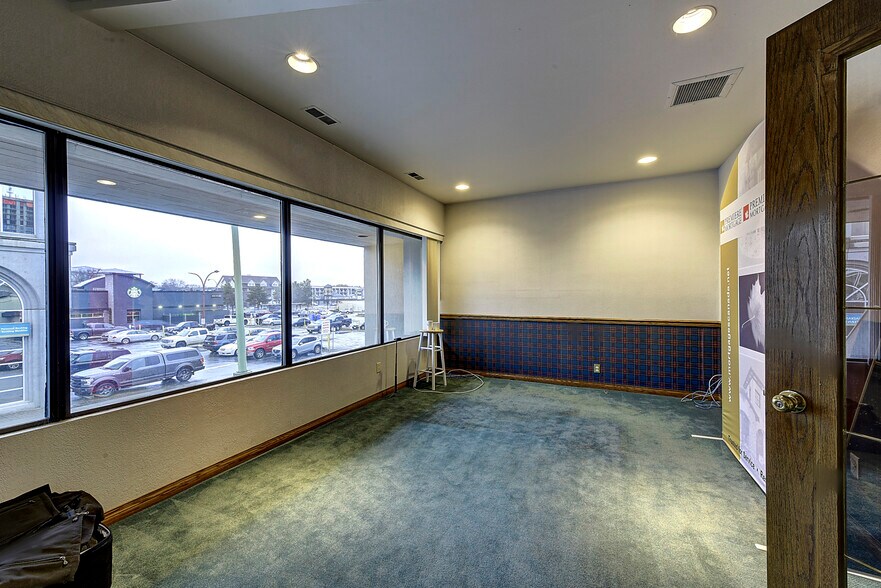 More Photos Of 586 Leon Av, Kelowna Office For Lease