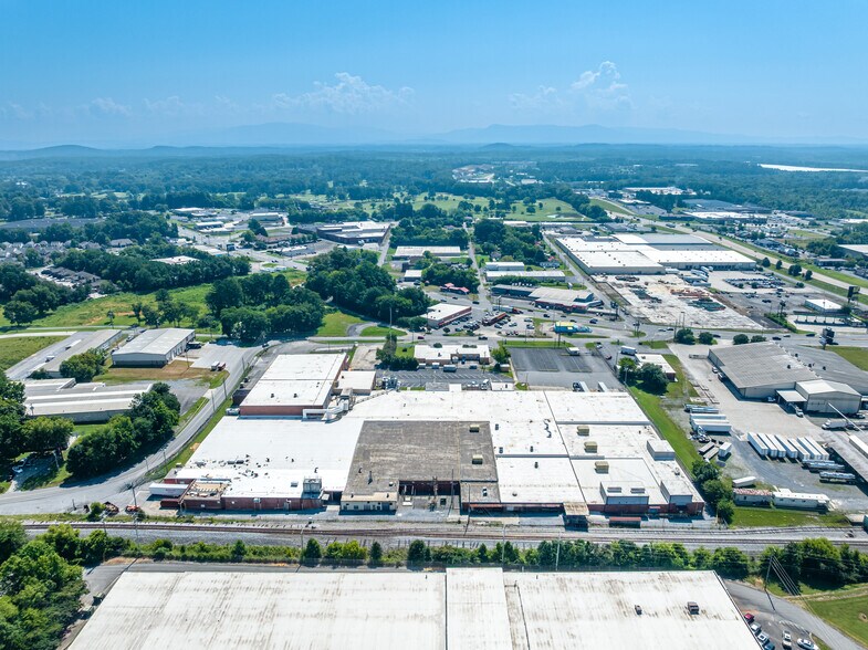 More Photos Of 1527 Waring Rd NW, Dalton Manufacturing For Sale