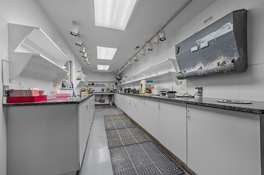 More Photos Of 125 Oakmont Dr, Greenville Office For Sale