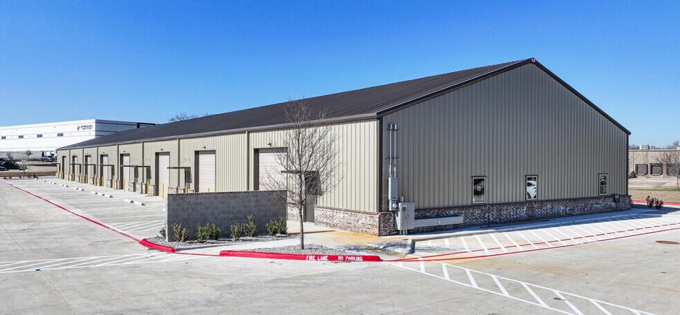 More Photos Of 3275 North McDonald Street, McKinney Distribution For Lease