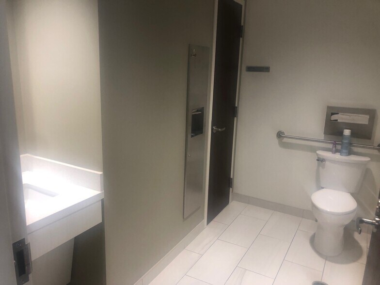 More Photos Of 841 E Hunting Park Ave, Philadelphia Medical For Lease