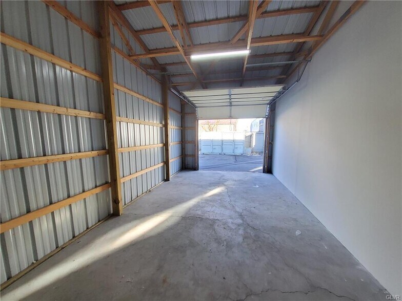 More Photos Of 1611 Spruce St, Easton Flex For Lease