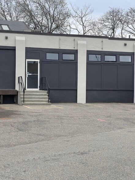 More Photos Of 66 Von Hillern St, Dorchester Showroom For Lease